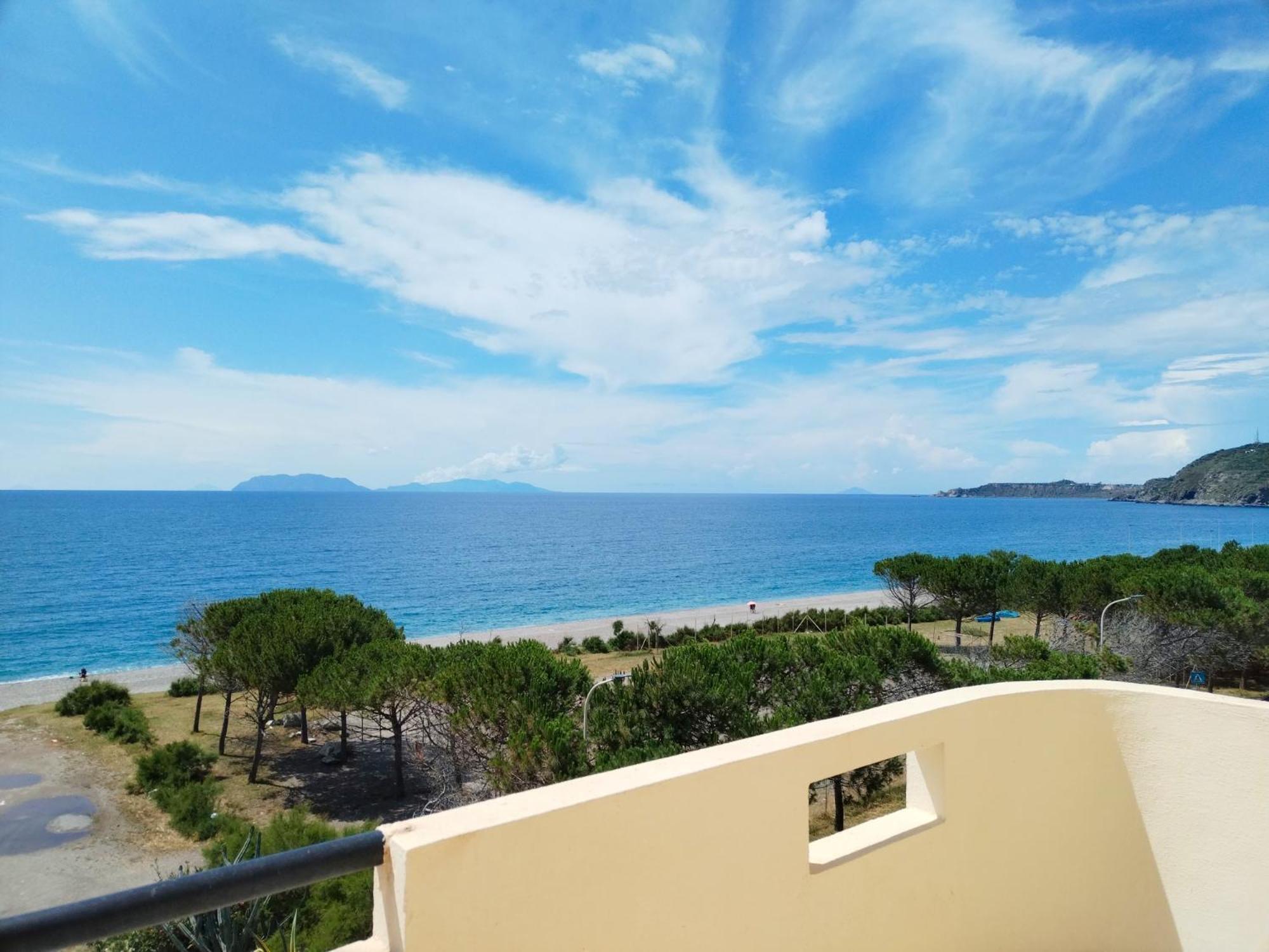 Poseidon Bay Residence Милацо Екстериор снимка