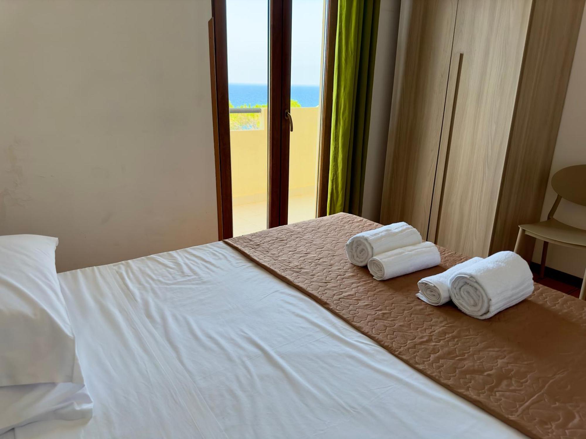 Poseidon Bay Residence Милацо Екстериор снимка