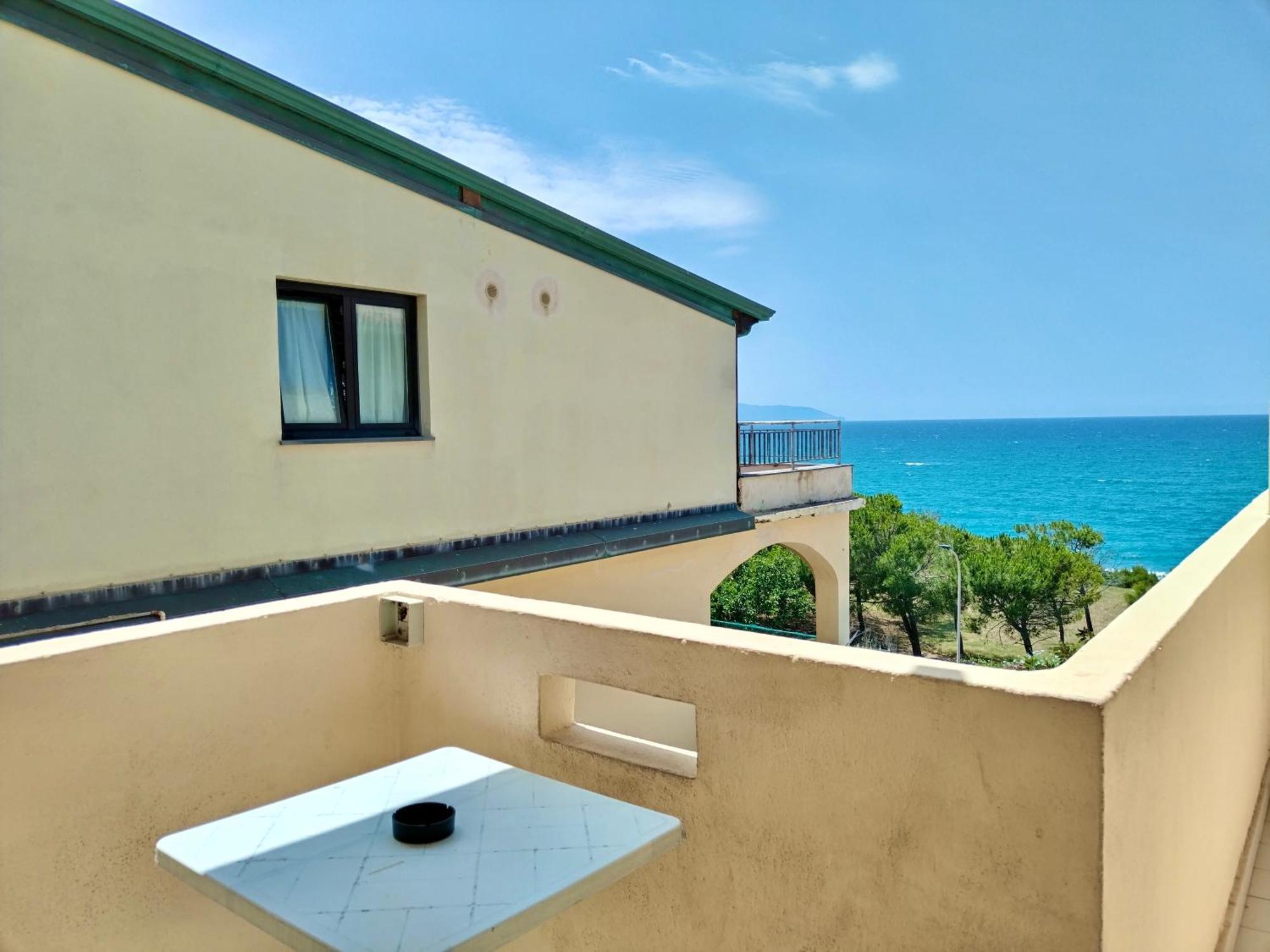 Poseidon Bay Residence Милацо Екстериор снимка